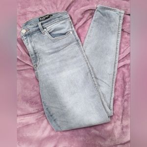 Blank NYC Gloria Skinny Knit Jean, size 12 Light Indigo